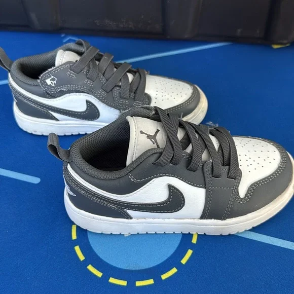 Air Jordan Sneakers - Picture 2 of 4